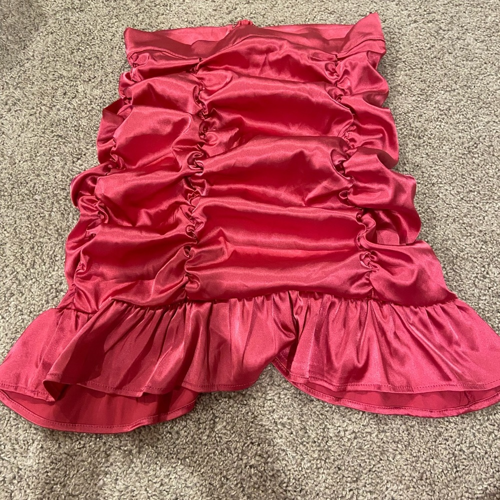 I’m selling this super cute pink ruffle skirt